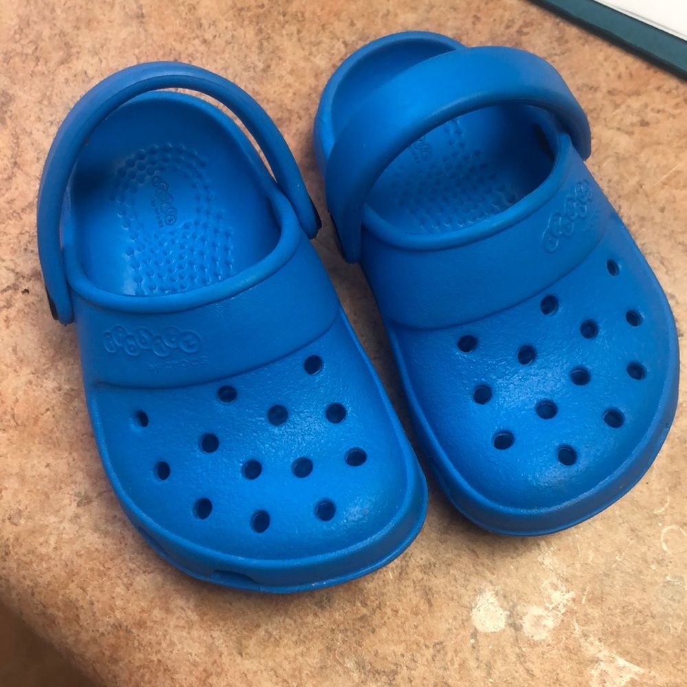 Baby crocs size 4